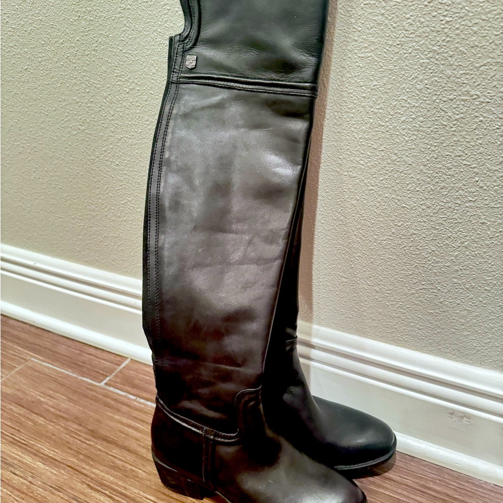 Vince Comuto over the knee great boot in size 4.
